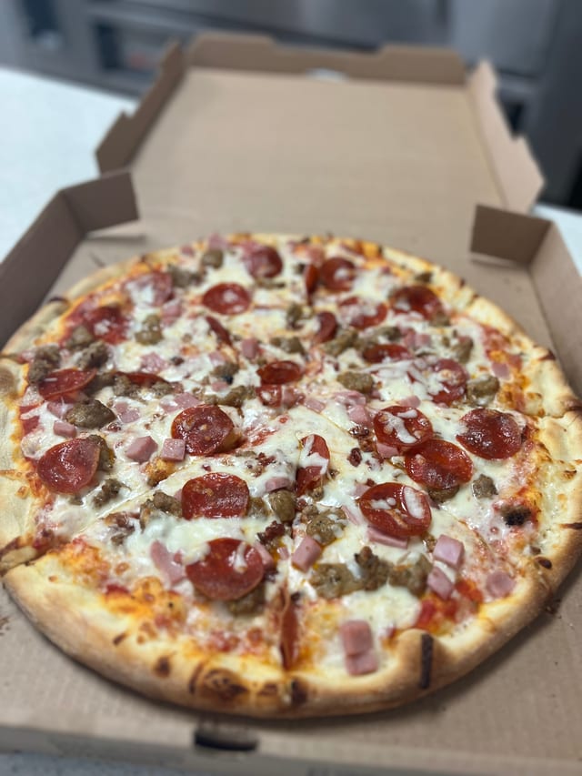 Caveman's Favorite Pizza (Meatlovers).